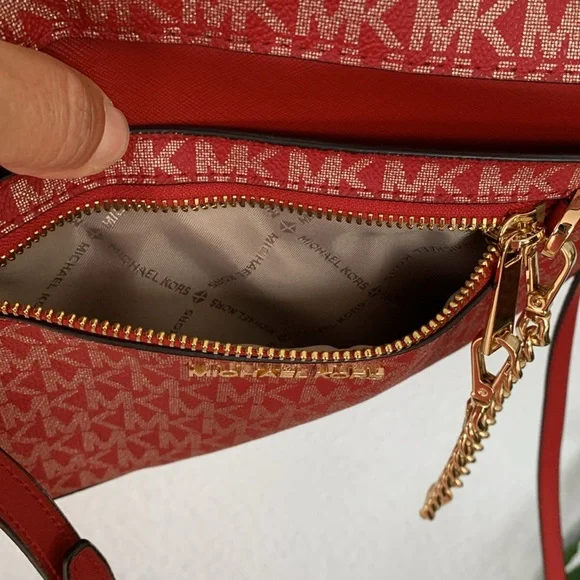 Michael Kors crossbody purse with removable chain lots of pockets - Picture 9 of 16